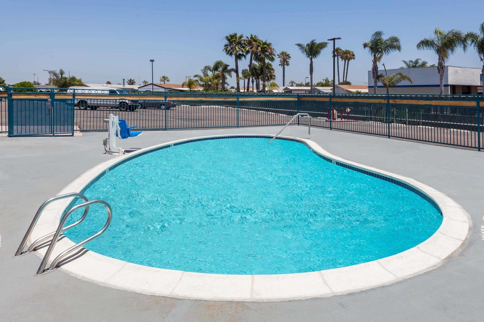 Super 8 By Wyndham San Diego/Imperial Beach Buitenkant foto